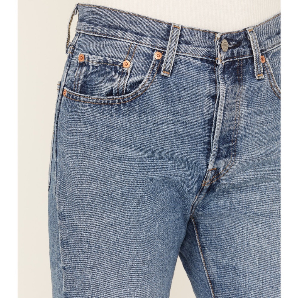 LEVI'S PREMIUM WOMEN'S MEDIUM WASH MUST BE MINE 501 CROPPED JEANS